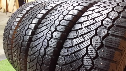 Шины зимние шипованные б/у Gislaved Nord Frost 200 215/60 R17 96T