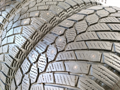 Шины зимние шипованные б/у Gislaved Nord Frost 200 SUV 215/65 R16 102T