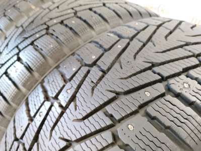 Шины зимние шипованные б/у Nokian Hakkapeliitta 7 SUV 245/55 R19 107T