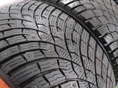 Шины зимние шипованные б/у Triangle IceLynX TI501 235/45 R18 98T