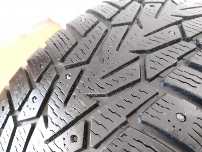 Шины зимние шипованные б/у Nokian Nordman 7 SUV 215/65 R16 102T