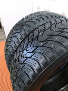 Шины зимние шипованные б/у Nokian Hakkapeliitta 8 SUV 215/65 R16 102T