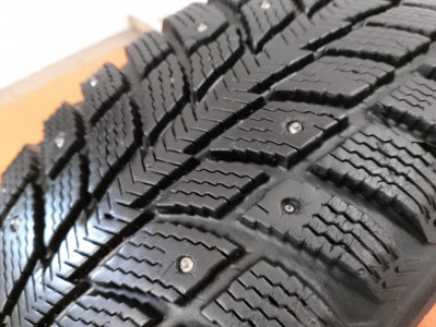Шины зимние шипованные б/у Nokian Nordman + 205/70 R15 96T
