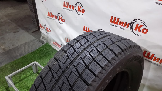 Шины зимние нешипованные б/у Bridgestone Blizzak Revo2 205/60 R15 91Q